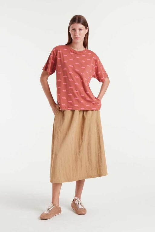 Camiseta 100% algodón con estampado Lips de labios rosas, corte recto y fit holgado de Compañía Fantástica