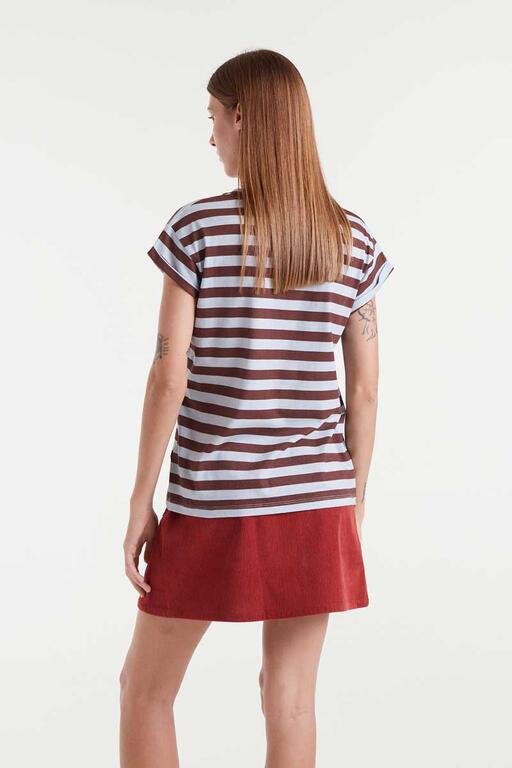 Vista trasera de camiseta 100% algodón con estampado de rayas marrón y gris de Compañía Fantástica