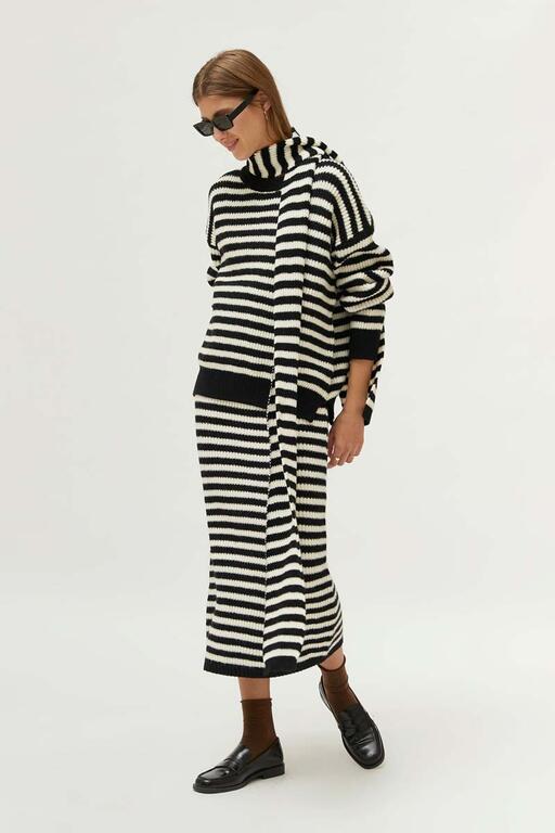 Jersey-de-punto-rayas-negras-Compañía Fantástica