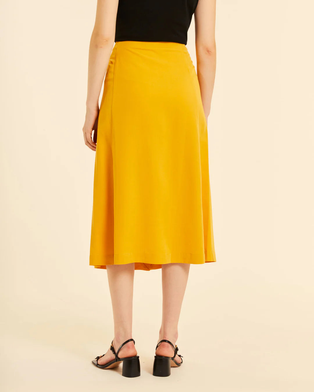 Falda midi abotonada amarilla