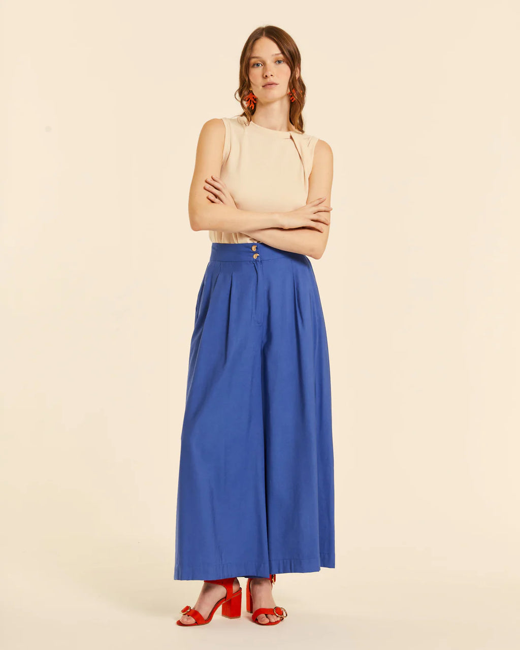 Pantalón fluido con pinzas azul