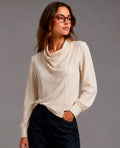 Blusa cruda con cuello drapeado Dolores Promesas