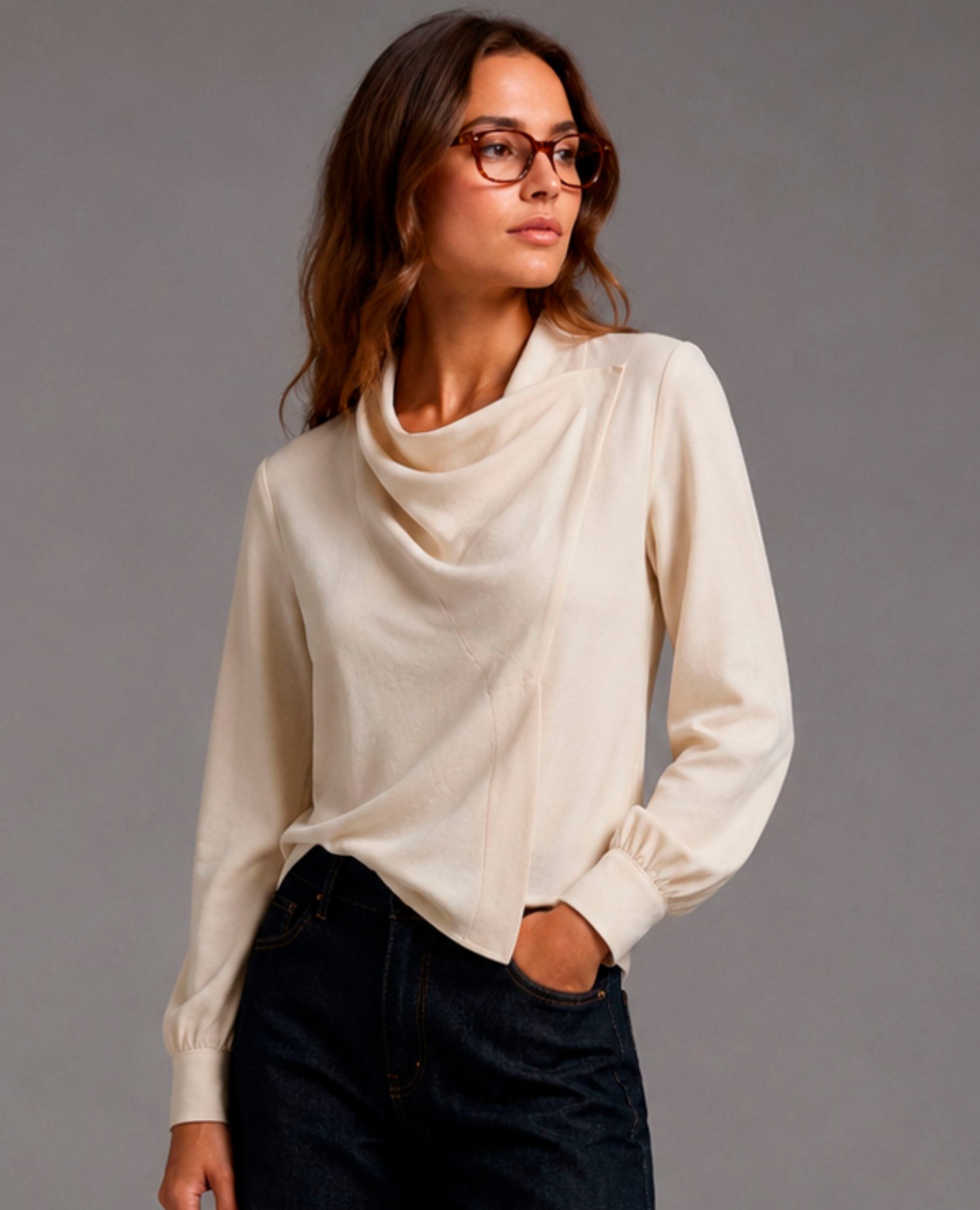Blusa cruda con cuello drapeado Dolores Promesas