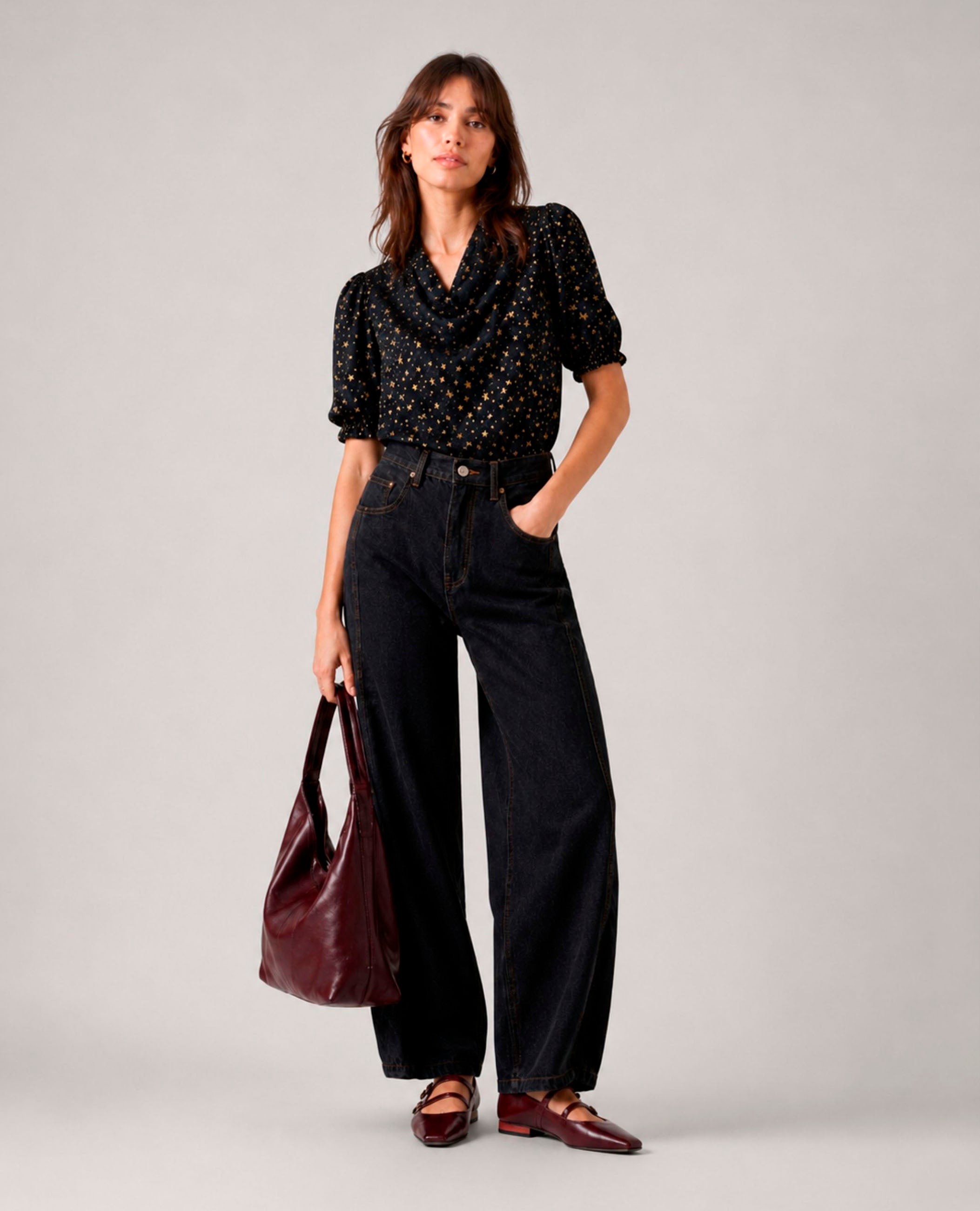 Blusa negra de estrellas con cuello drapeado Dolores Promesas