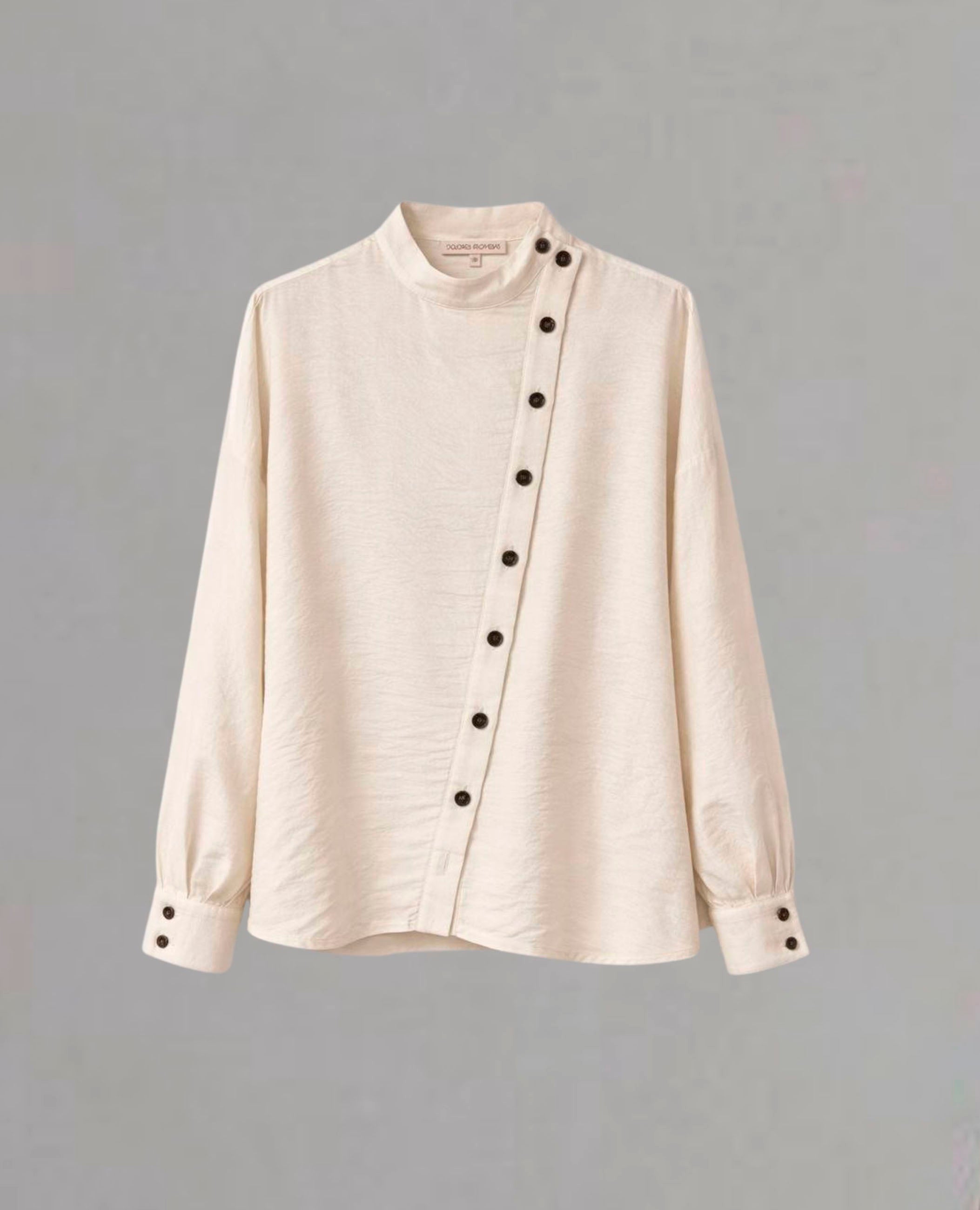 Blusa cruda de cuello alto con botones Dolores Promesas