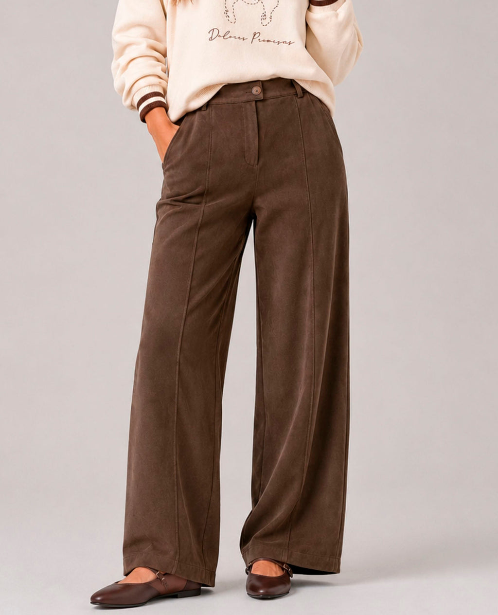 Pantalón Ruth marrón efecto antelina | Dolores Promesas