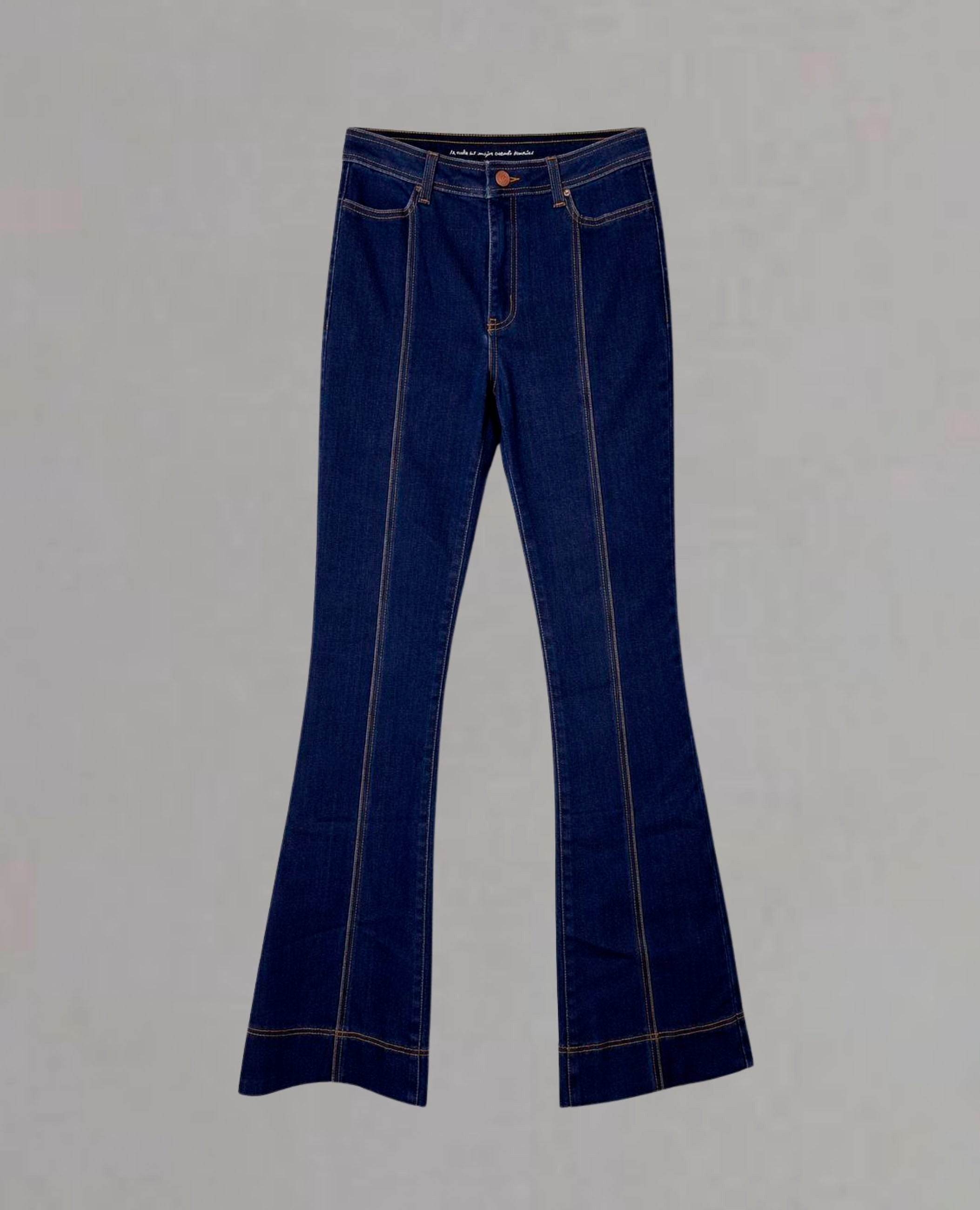 Jeans acampanados de cintura alta – Dolores Promesas