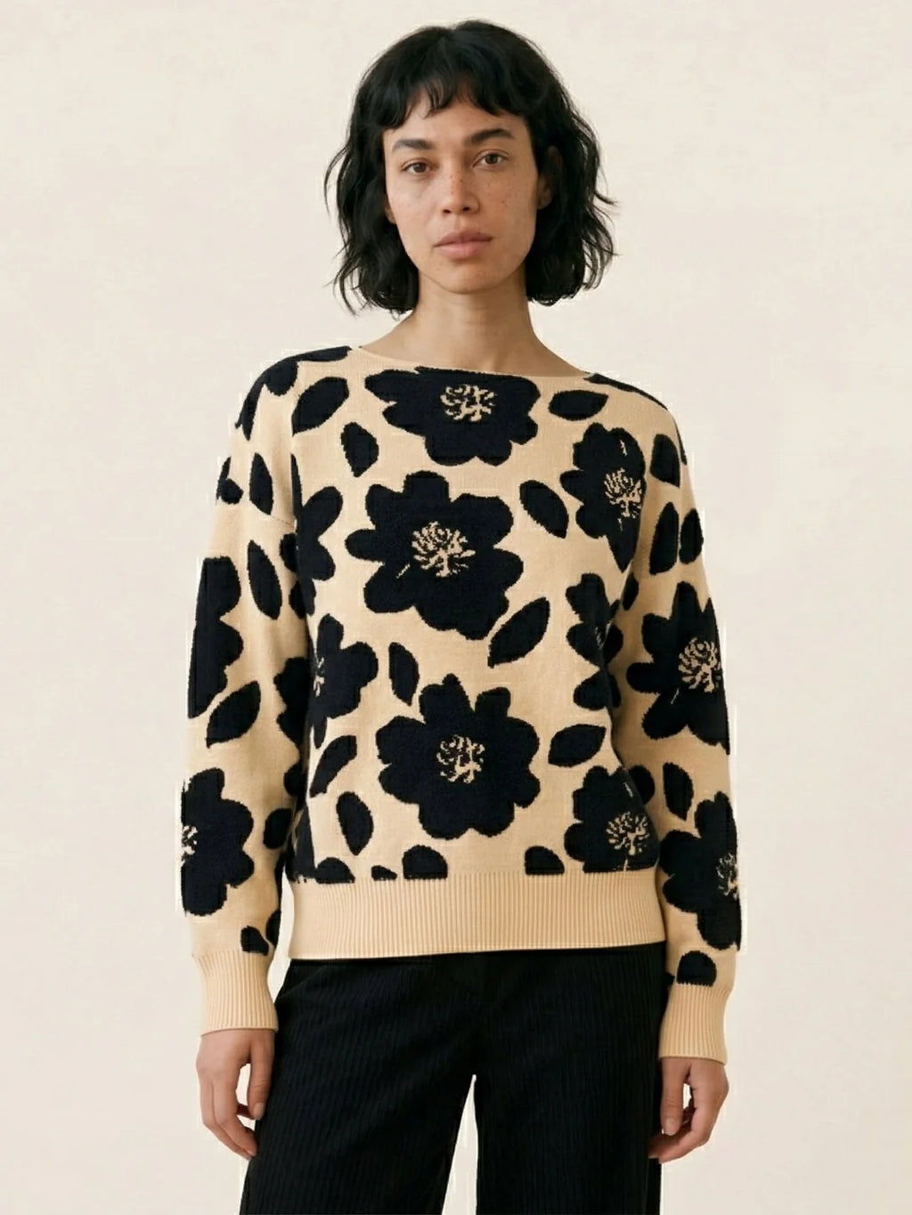 🌸 JERSEY FLORES NEGRO Y BEIGE