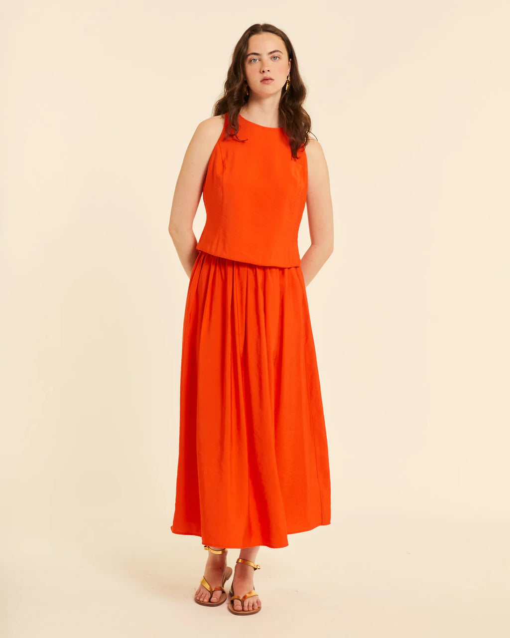 Top lazada y escote espalda coral