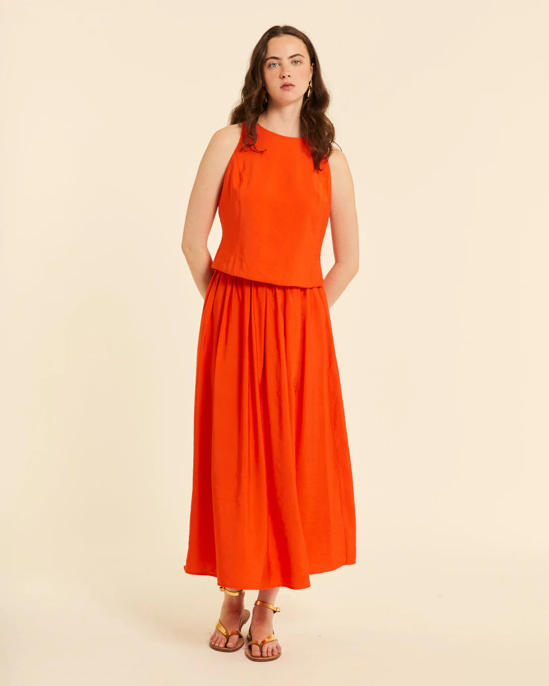 Top lazada y escote espalda coral