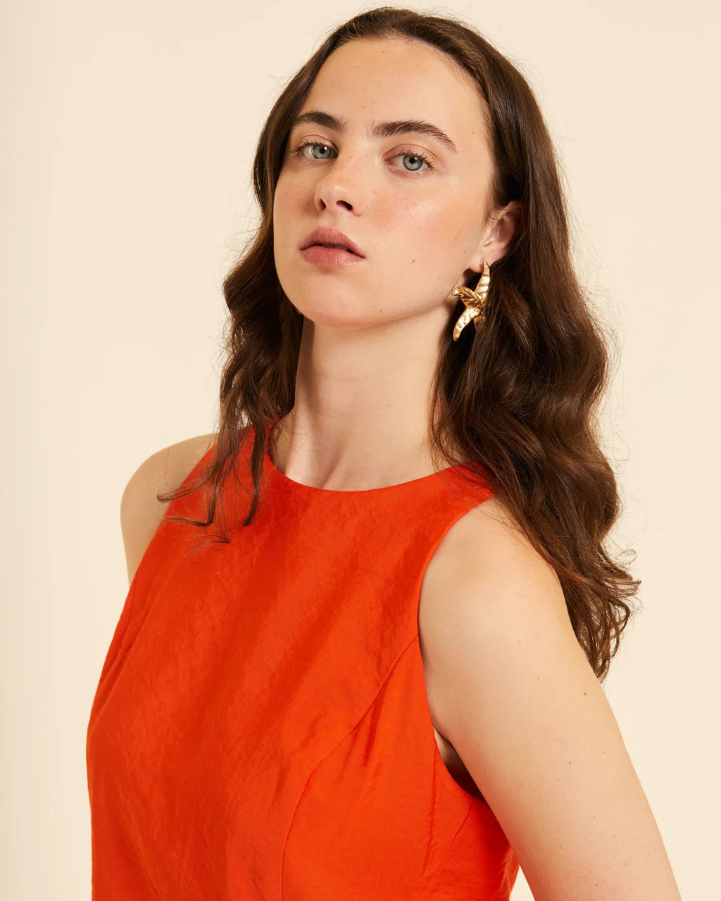 Top lazada y escote espalda coral