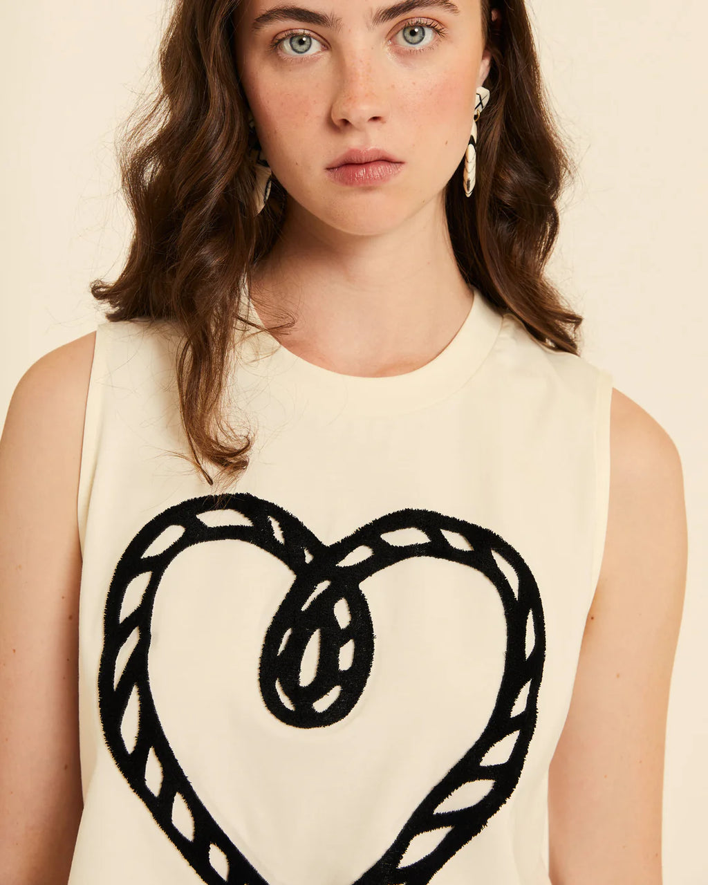 Top con relieve corazón