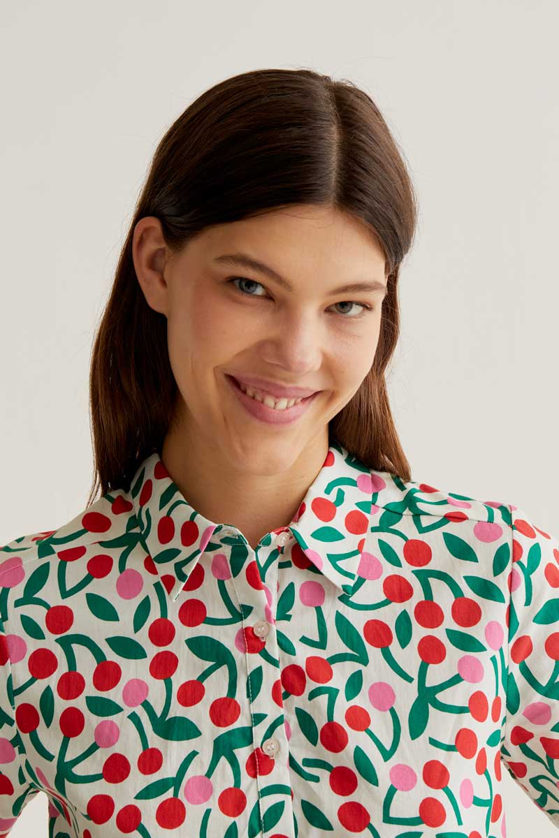 Vestido corto con estampado Guinda