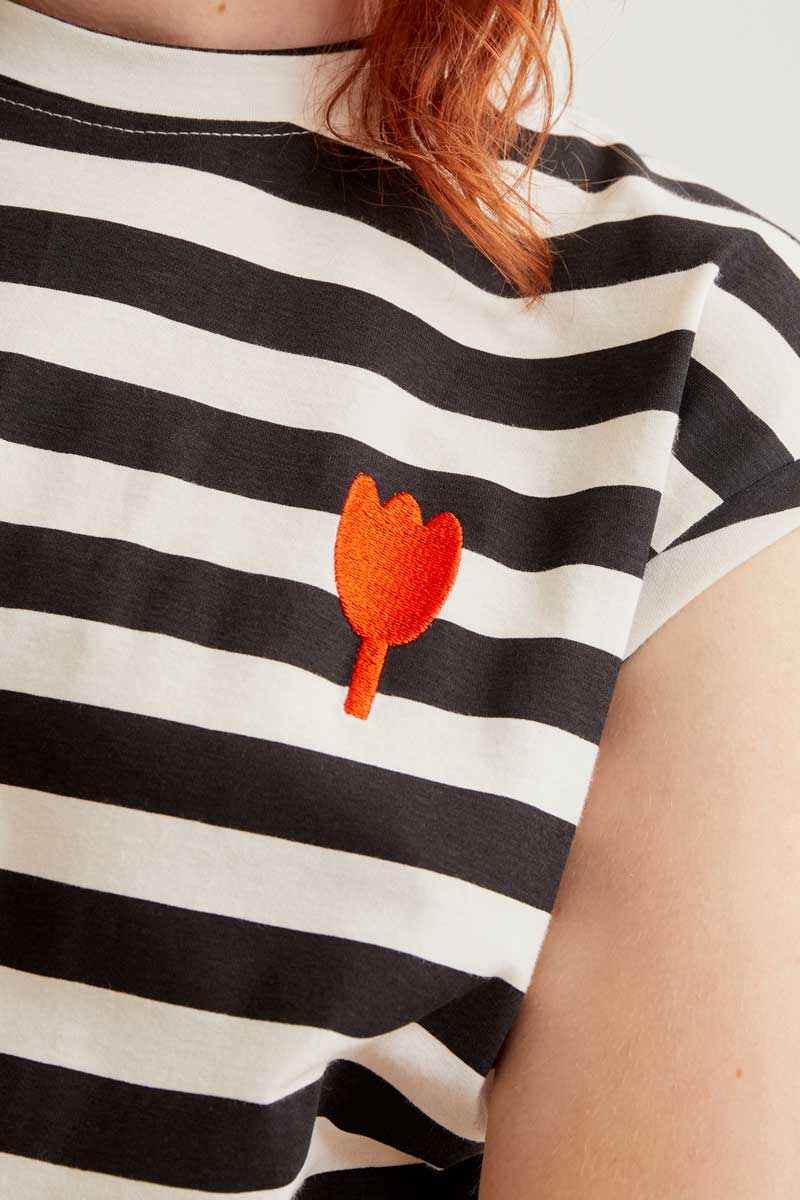 Camiseta rayas negras bordado tulipán