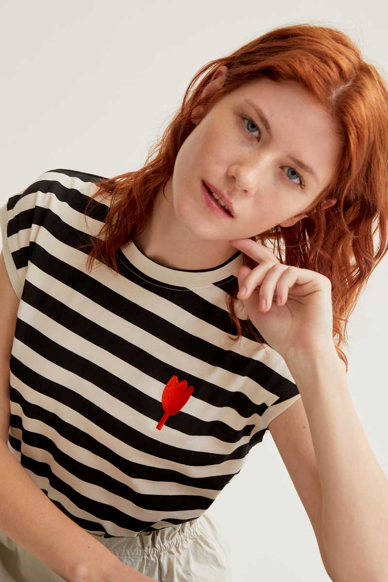 Camiseta rayas negras bordado tulipán