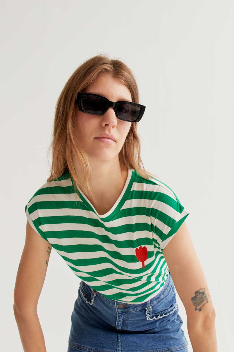 Camiseta rayas verde bordado tulipán