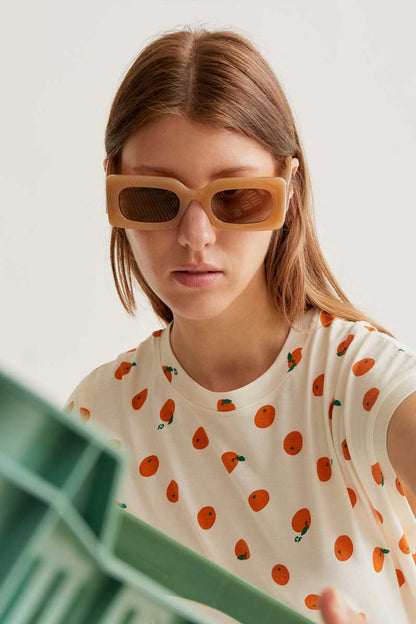 Camiseta naranjas Compañia Fantástica