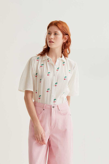 Camisa blanca cherries