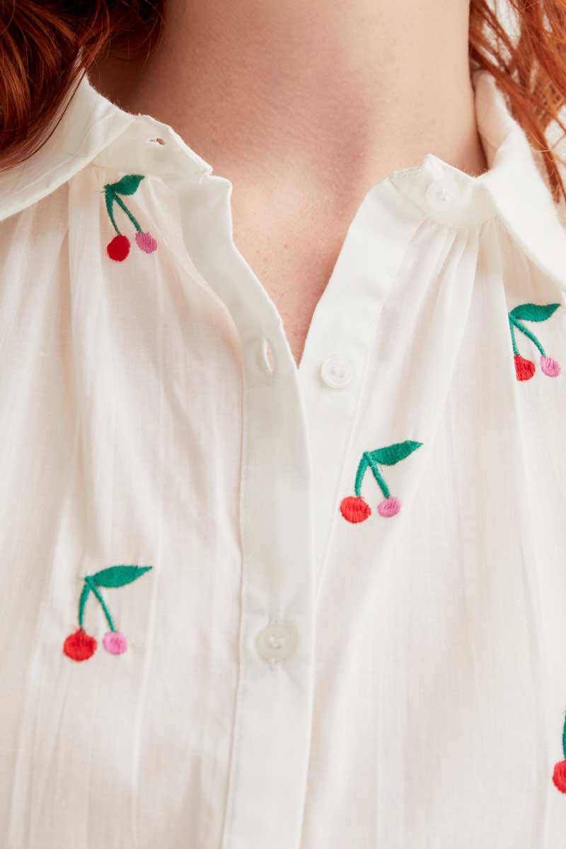 Camisa blanca cherries