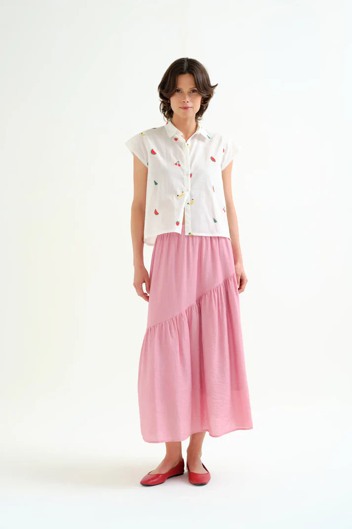 Camisa blanca 100% algodón con bordado de Ensalada de frutas