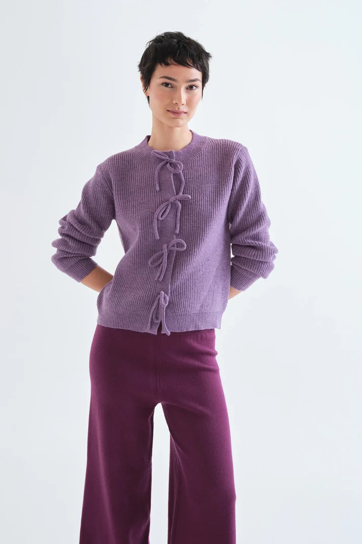 Cárdigan punto con lazos morado