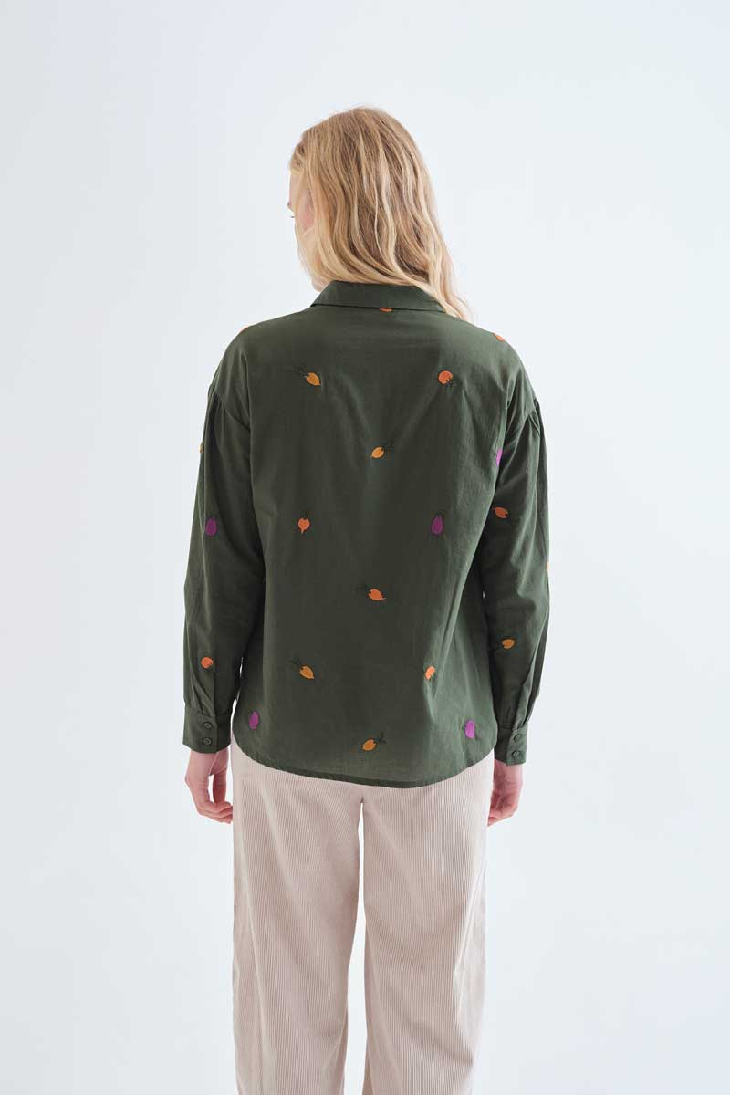 Camisa de mujer de algodón con bordados de verduras