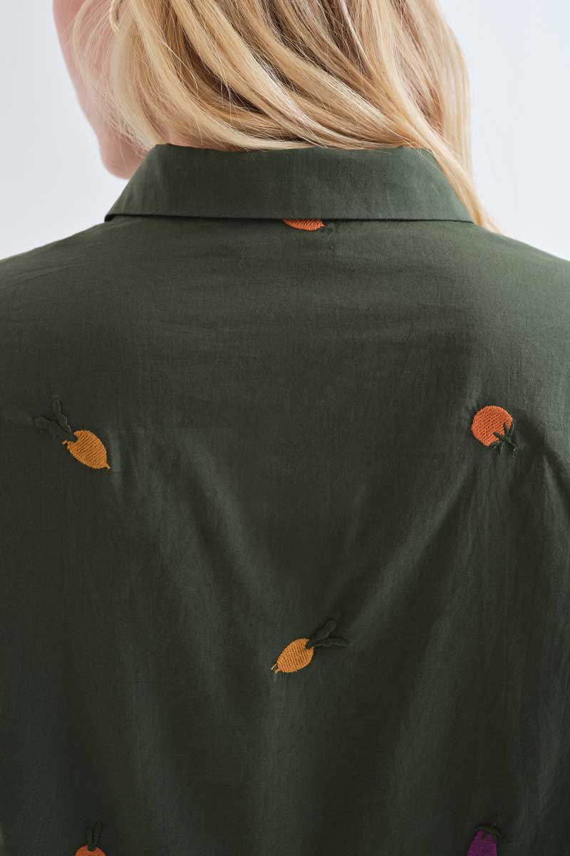Camisa de mujer de algodón con bordados de verduras