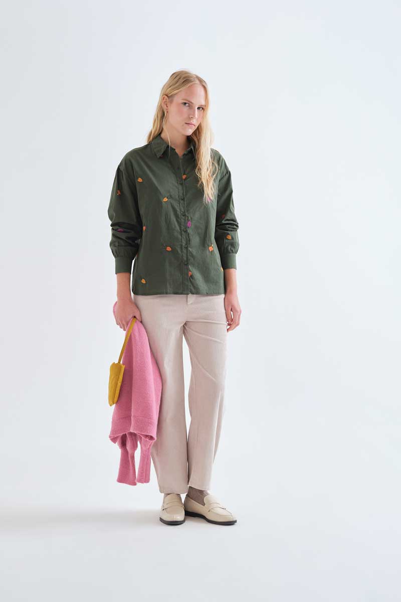 Camisa de mujer de algodón con bordados de verduras