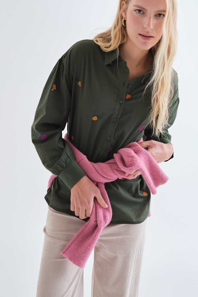 Camisa de mujer de algodón con bordados de verduras