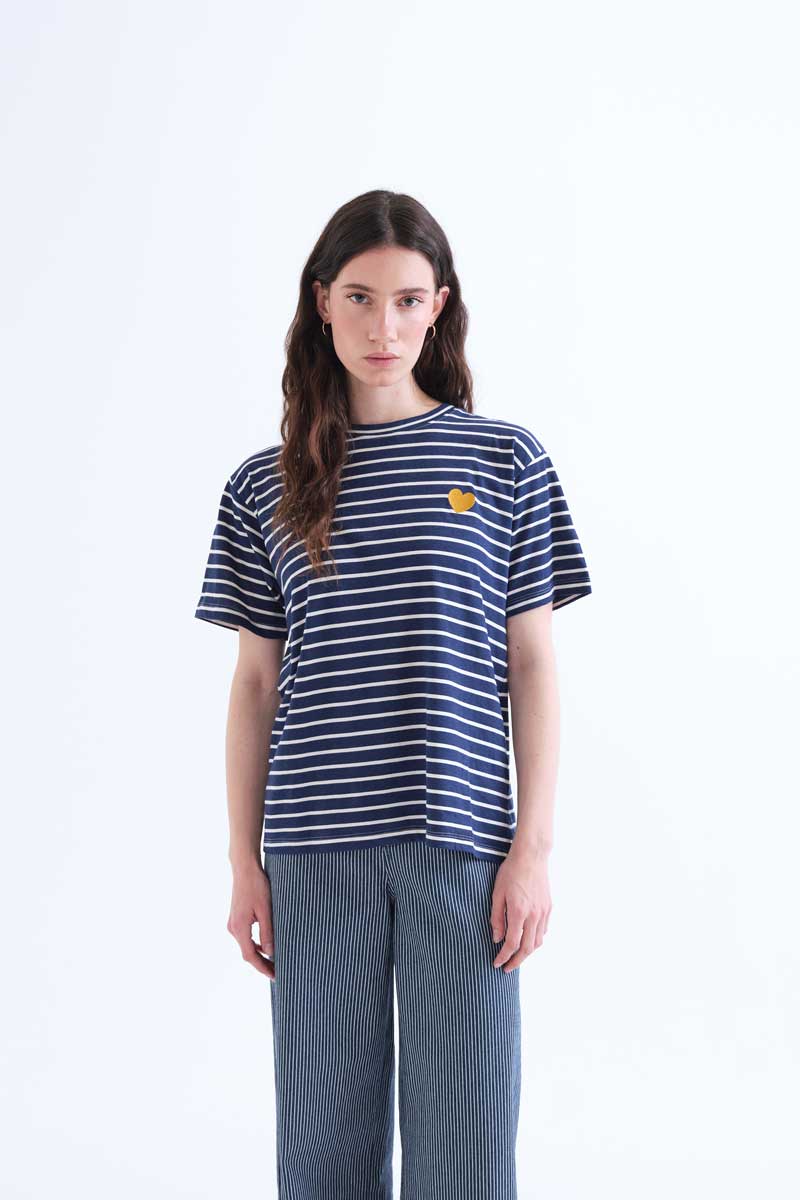 Camiseta de mujer 100% algodón con bordado corazón