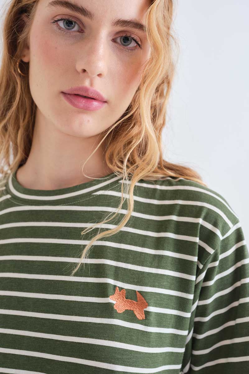 Camiseta de mujer de rayas con bordado verde oliva