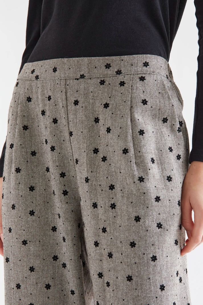 Pantalón Tweed Gris con Flores Mujer | Compañía Fantástica