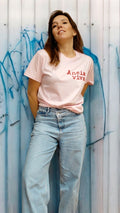 Camiseta Ansia Viva en color rosa claro con diseño original y divertido de Ruedublond, ideal para mujer. Perfecta para la temporada primavera-verano SS 2024.