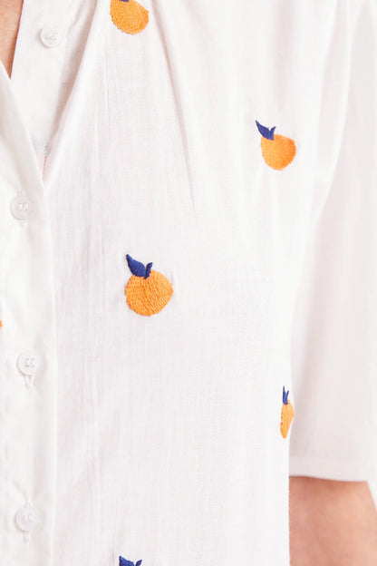 Camisa Manga Corta Estampado De Naranjas. Camisa de manga corta con estampado frutal de naranjas.