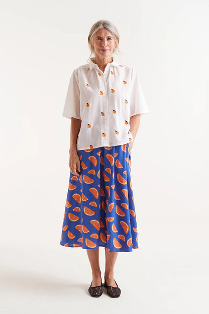 Camisa Manga Corta Estampado De Naranjas. Camisa de manga corta con estampado frutal de naranjas.