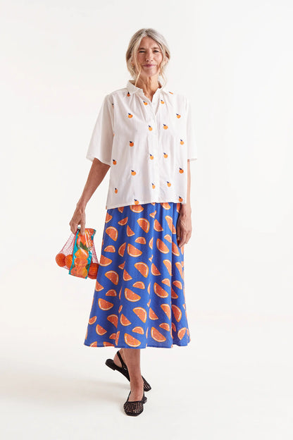 Camisa Manga Corta Estampado De Naranjas. Camisa de manga corta con estampado frutal de naranjas.