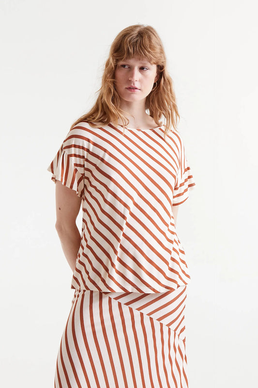 Camisa Manga Volantes Rayas Bongo. Camisa con volantes y rayas en contraste.