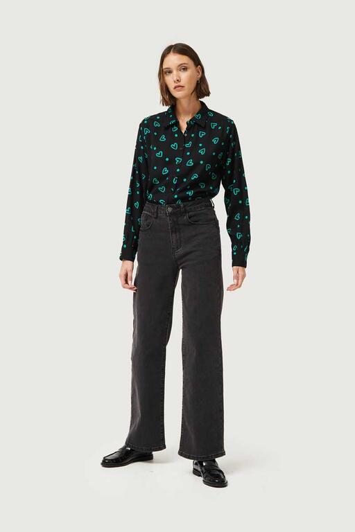 Camisa-Con-Estampado-De-Corazones-Verdes-Compañía Fantástica