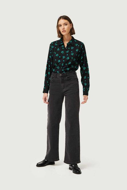 Camisa-Con-Estampado-De-Corazones-Verdes-Compañía Fantástica