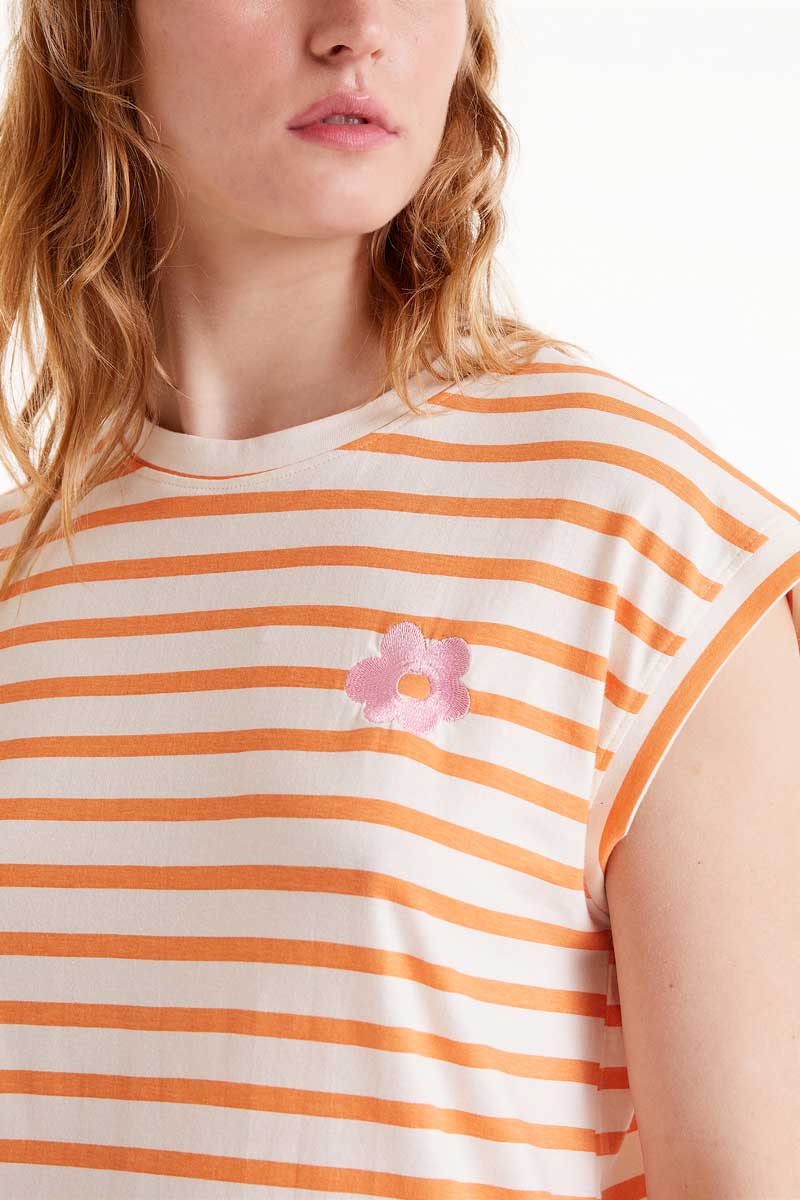 Camiseta-Estampado-Rayas-Naranjas