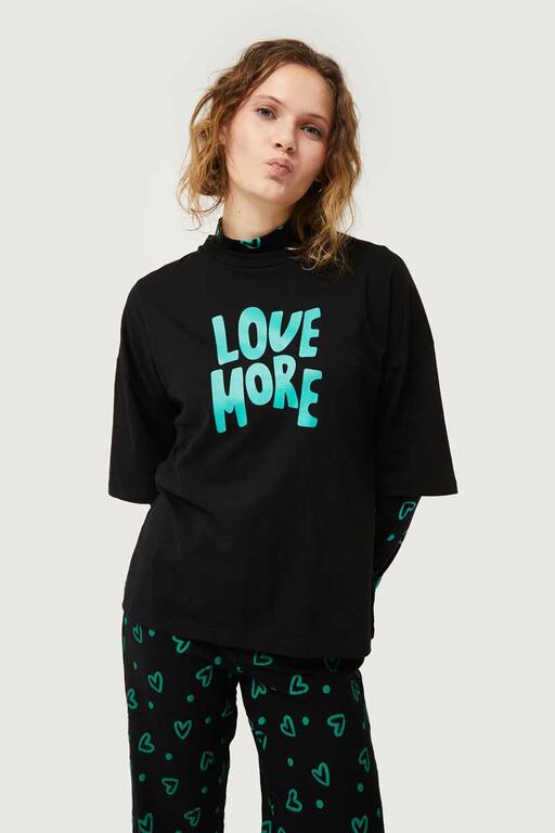 Camiseta-Con-Print-Love-More-Compañía Fantástica