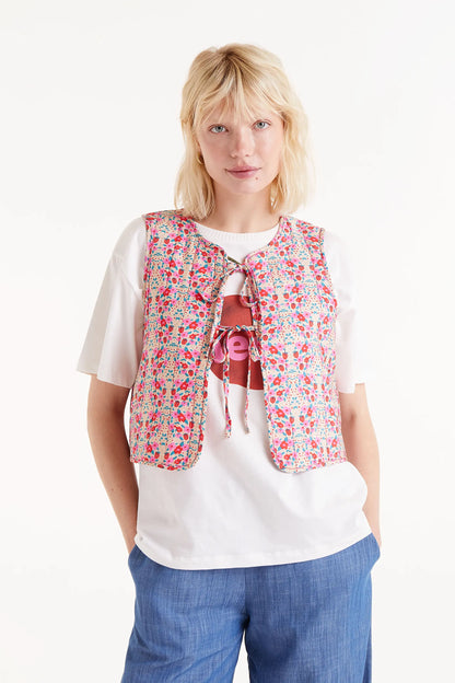 Chaleco Con Lazos Estampado Sugar. Chaleco acolchado con estampado floral multicolor y lazos en la parte delantera.