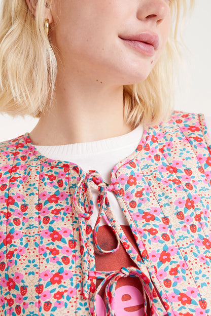 Chaleco Con Lazos Estampado Sugar. Chaleco acolchado con estampado floral multicolor y lazos en la parte delantera.