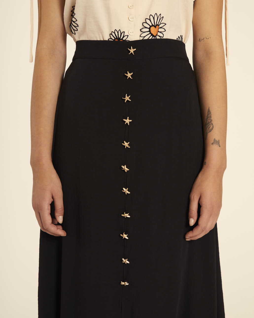 Falda_Midi_Abotonada_Negro