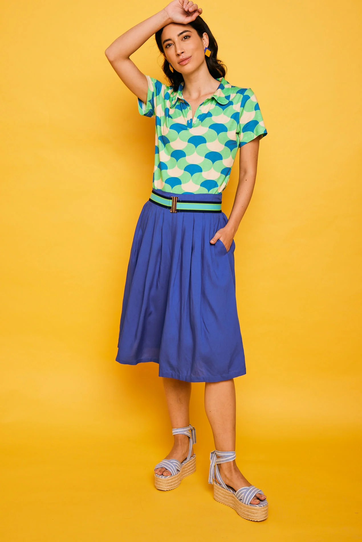 Falda Pantalón Palmar Azul Smile midi con vuelo y cintura alta. Diseño fluido en azul intenso, ideal para primavera-verano con estilo elegante.