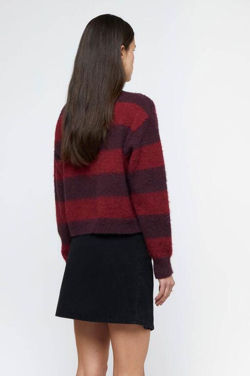 Jersey_corto_rayas_rojo_y_marrón