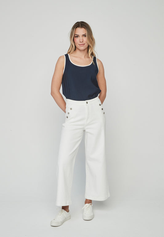 Pantalón Ayaori Unique blanco de corte amplio con botones laterales, ideal para un look sofisticado y relajado en primavera-verano.