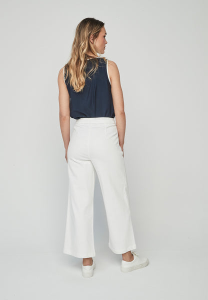 Pantalón Ayaori Unique blanco de corte amplio con botones laterales, ideal para un look sofisticado y relajado en primavera-verano.
