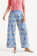Pantalón Recto Estampado Aquaria. Pantalón azul y blanco con estampado acuático.
