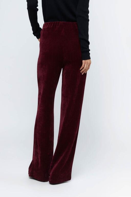 Pantalón_de_traje_pana_de_terciopelo_burdeos